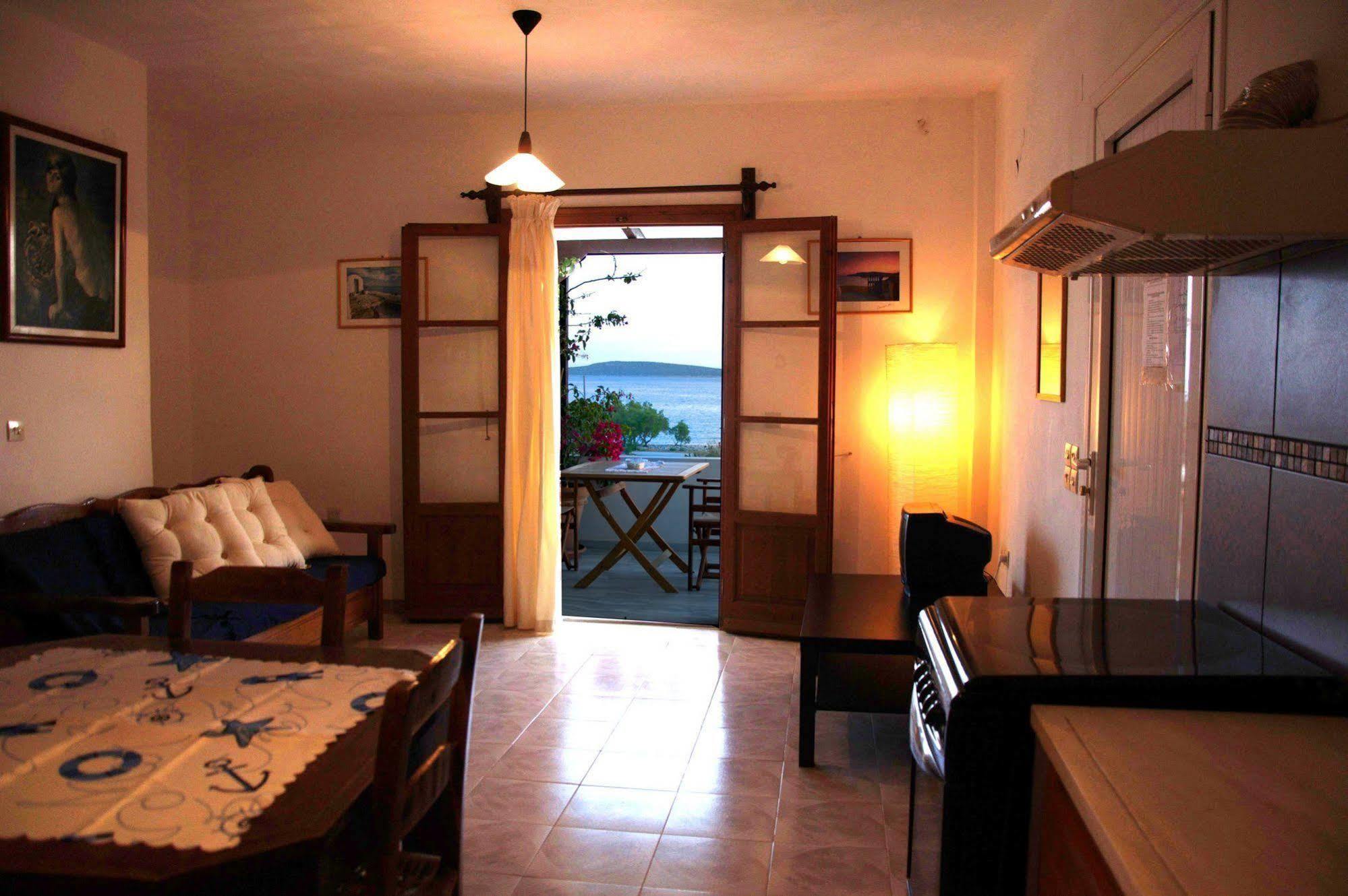 Michalis Apartments Near The Beaches With Sea View Páros Dış mekan fotoğraf