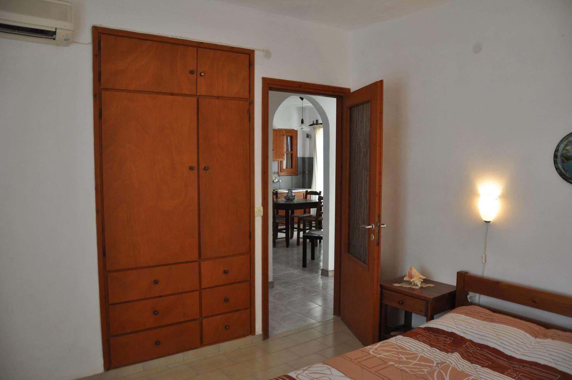 Michalis Apartments Near The Beaches With Sea View Páros Dış mekan fotoğraf