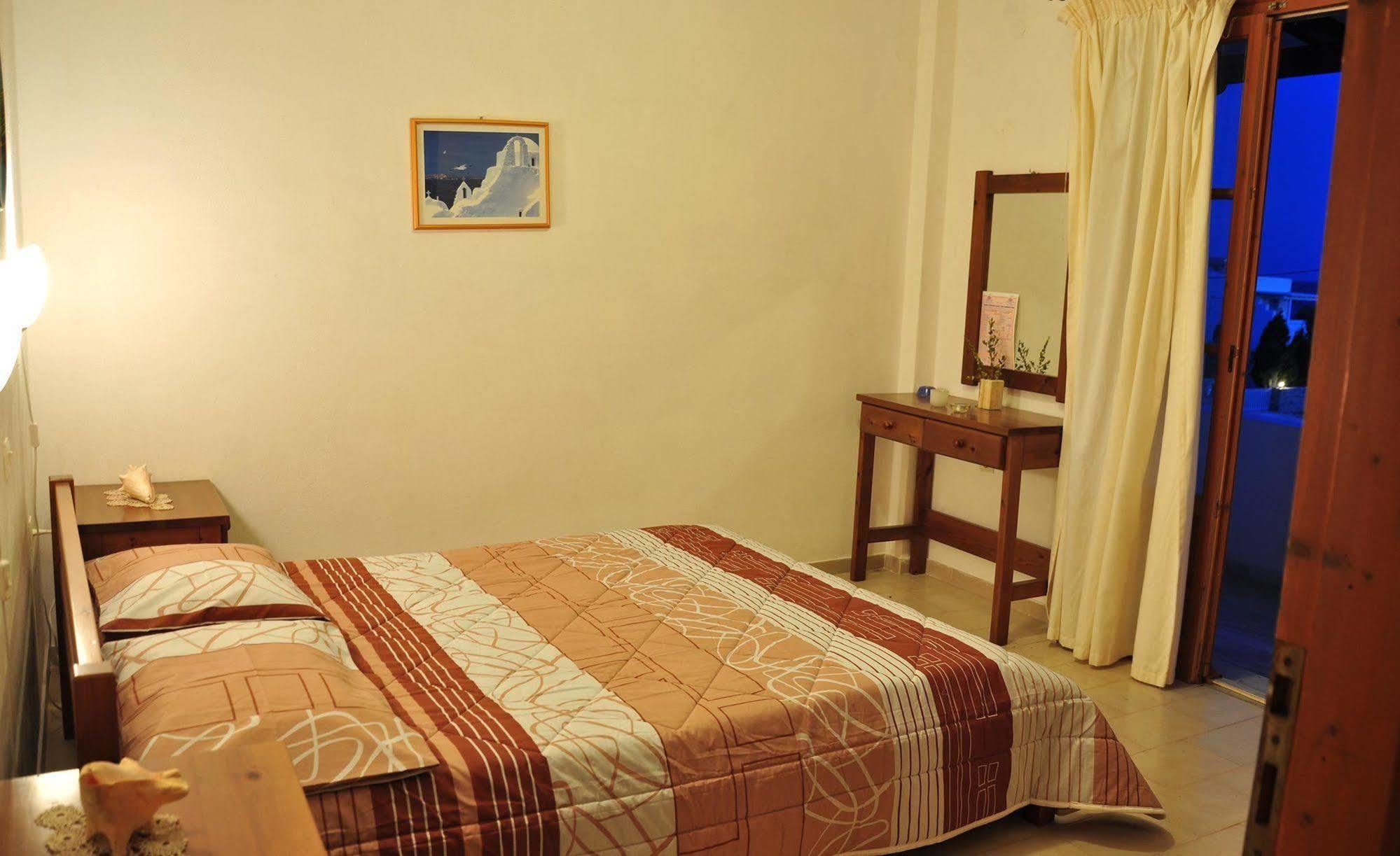 Michalis Apartments Near The Beaches With Sea View Páros Dış mekan fotoğraf